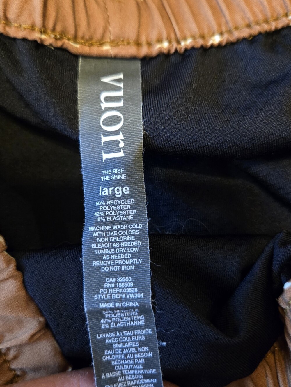 Vuori Womens Clementine Short in Tumeric Arrows Large L - Picture 4 of 7
